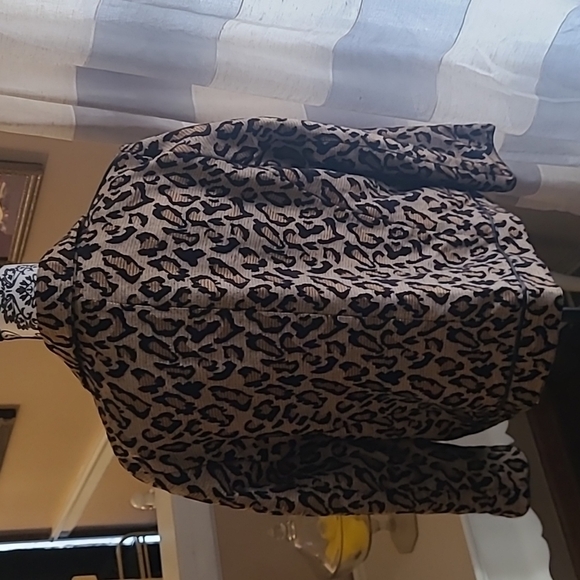 43. Chicos leopard print leather trim gold zipper US size 10-12 Moto type Jacket - Picture 5 of 11